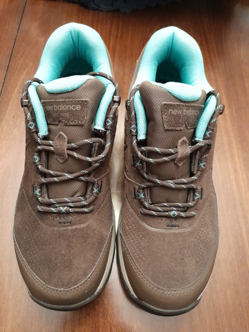 New Balance Sz 9 Brown Suede Sneakers with Teal Lining
